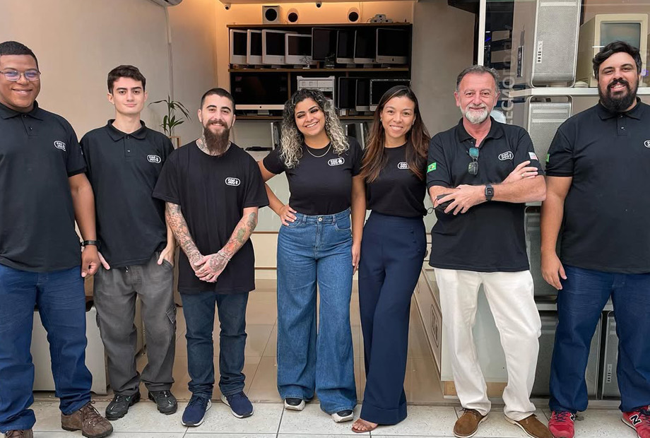 Equipe da OCM Prime na loja — Galeria América, São Paulo